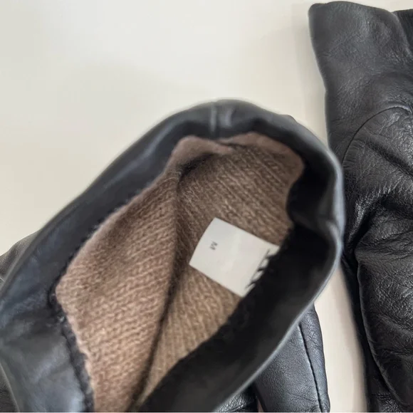 Women’s Black Leather Gloves - Picture 3 of 3